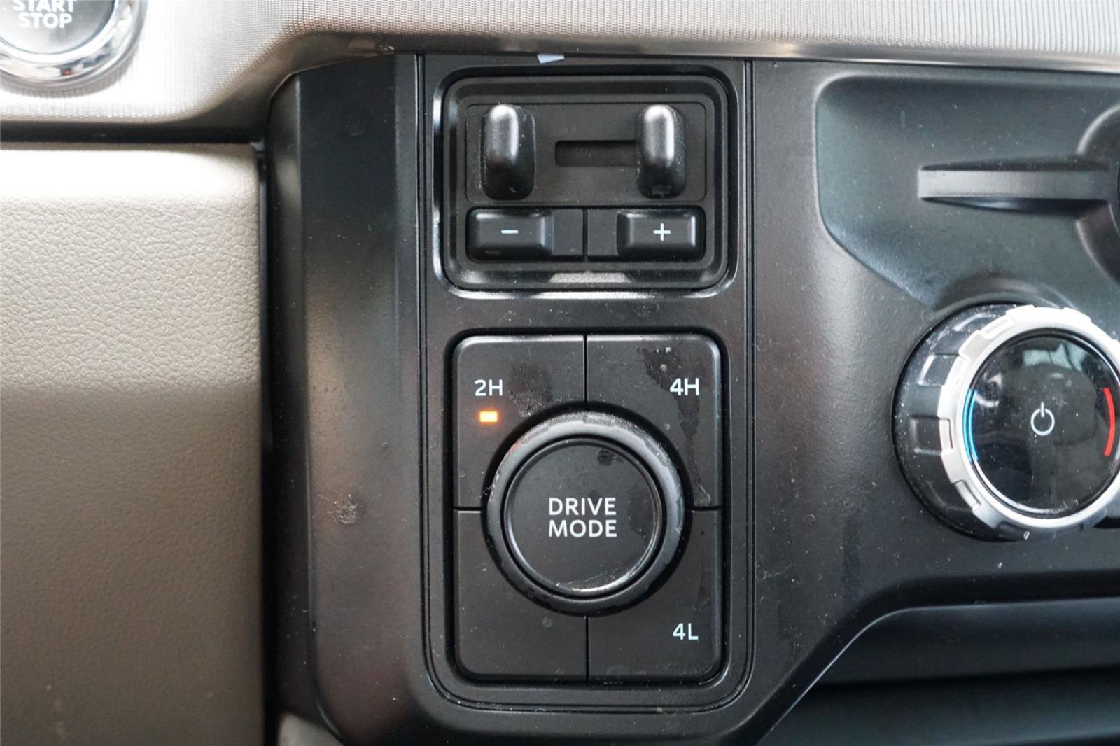 Used 2025 Ford F450 Platinum w/ Platinum Plus Package AWD/4WD image 14