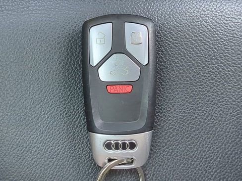 Used 2020 Audi SQ5 Prestige image 38