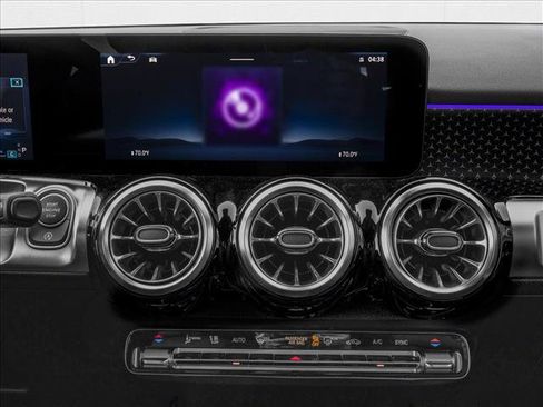 New 2025 Mercedes-Benz GLB 250 4MATIC image 7