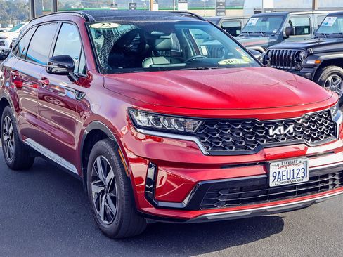 Used 2022 Kia Sorento S w/ Panoramic Sunroof Package image 3