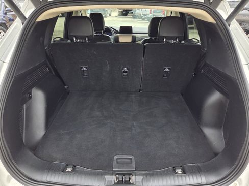 Used 2020 Ford Escape Titanium image 9