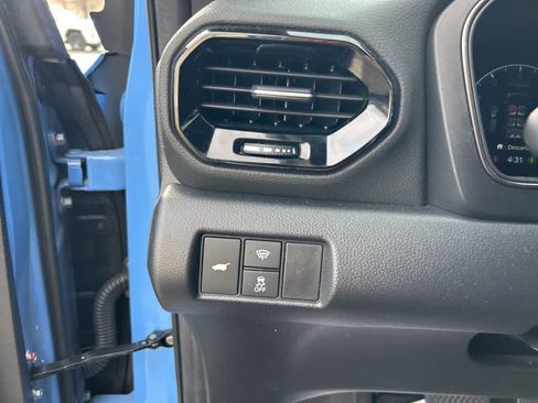 Used 2025 Honda Pilot TrailSport image 11