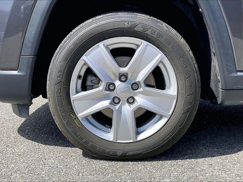 Used 2022 Jeep Compass Latitude AWD/4WD image 6