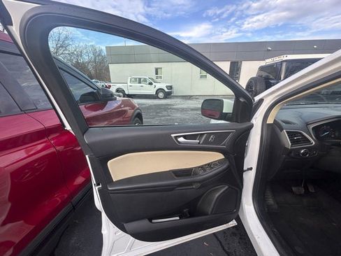 Used 2023 Ford Edge SEL image 12