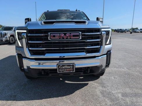 New 2026 GMC Sierra 2500 SLE w/ SLE Value Package; AWD/4WD image 11