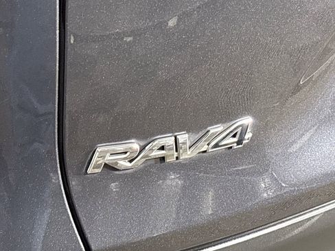 Used 2021 Toyota RAV4 XLE Premium image 24