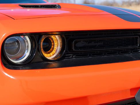 Used 2020 Dodge Challenger SXT w/ Plus Package image 3