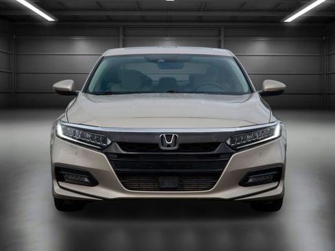 Used 2018 Honda Accord Touring image 2