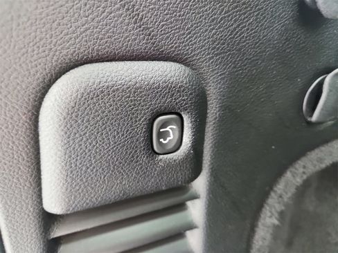 Used 2018 Jeep Grand Cherokee Limited image 46