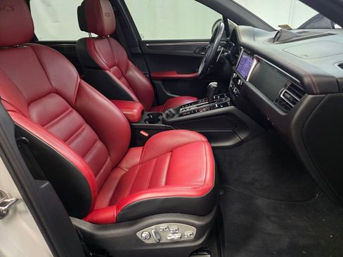 Certified 2024 Porsche Macan GTS image 27