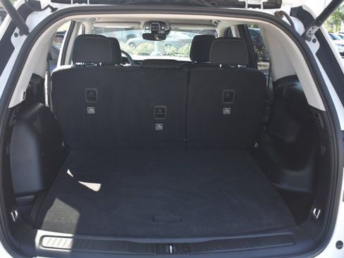 Used 2023 Jeep Grand Cherokee Laredo w/ Luxury Tech Group I RWD image 17