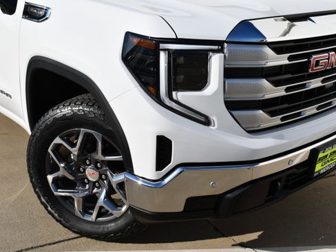 New 2026 GMC Sierra 1500 SLE w/ Preferred Package image 3