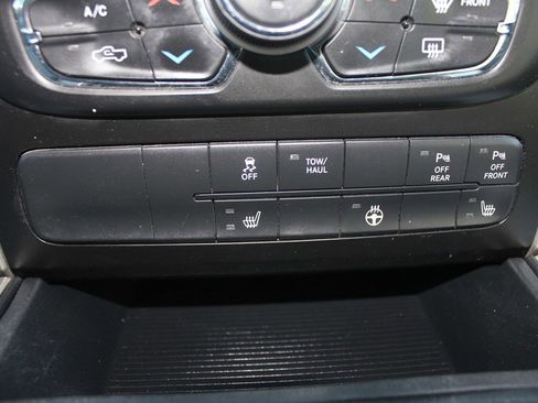 Used 2018 RAM 1500 Classic SLT image 20