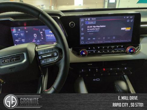 Used 2024 GMC Canyon AT4X AWD/4WD image 18
