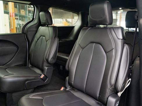 New 2026 Chrysler Pacifica Select image 25