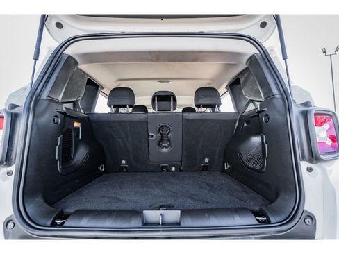 Used 2018 Jeep Renegade Latitude w/ Popular Equipment Group image 29