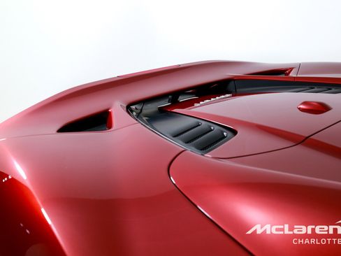 Used 2022 Ferrari F8 Tributo image 31