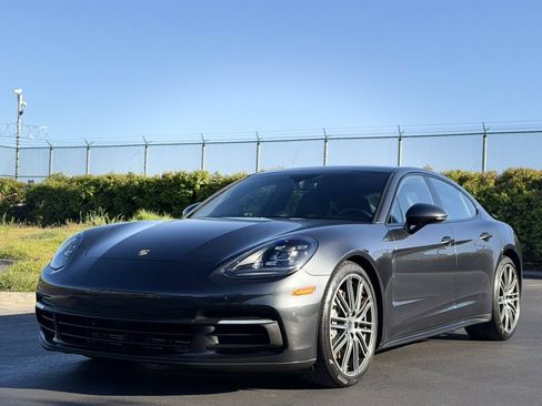 Used 2019 Porsche Panamera image 13