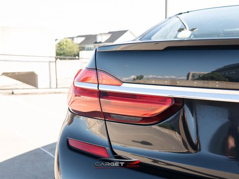 Used 2016 BMW 750i w/ M Sport Package image 47