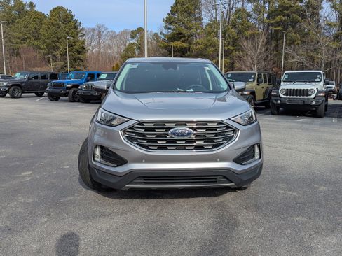 Used 2023 Ford Edge Titanium image 2