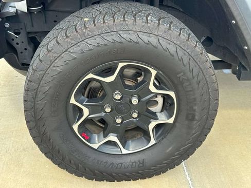 Used 2023 Jeep Wrangler Unlimited Rubicon w/ Cold Weather Group AWD/4WD image 6
