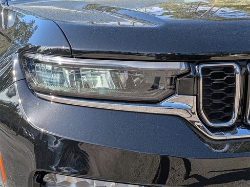 Used 2023 Jeep Grand Cherokee Limited w/ Trailer Tow Prep Group (B) image 9