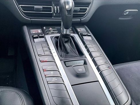 Used 2021 Porsche Macan S image 15