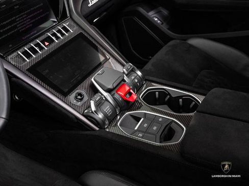 Used 2024 Lamborghini Urus Performante AWD/4WD image 28