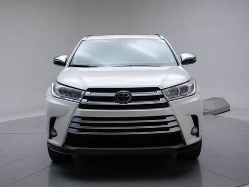 Used 2019 Toyota Highlander XLE AWD/4WD image 8