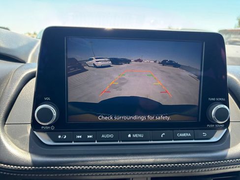 Used 2025 Nissan Rogue SV FWD image 25