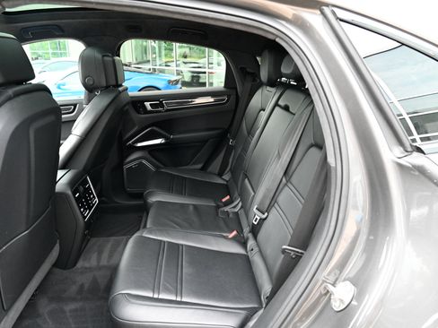 Used 2021 Porsche Cayenne Turbo AWD/4WD image 38