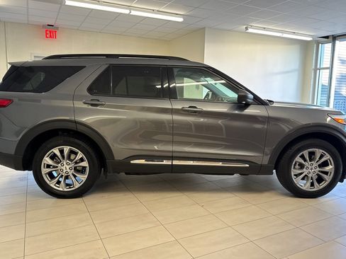 Used 2023 Ford Explorer XLT w/ Equipment Group 202A image 3