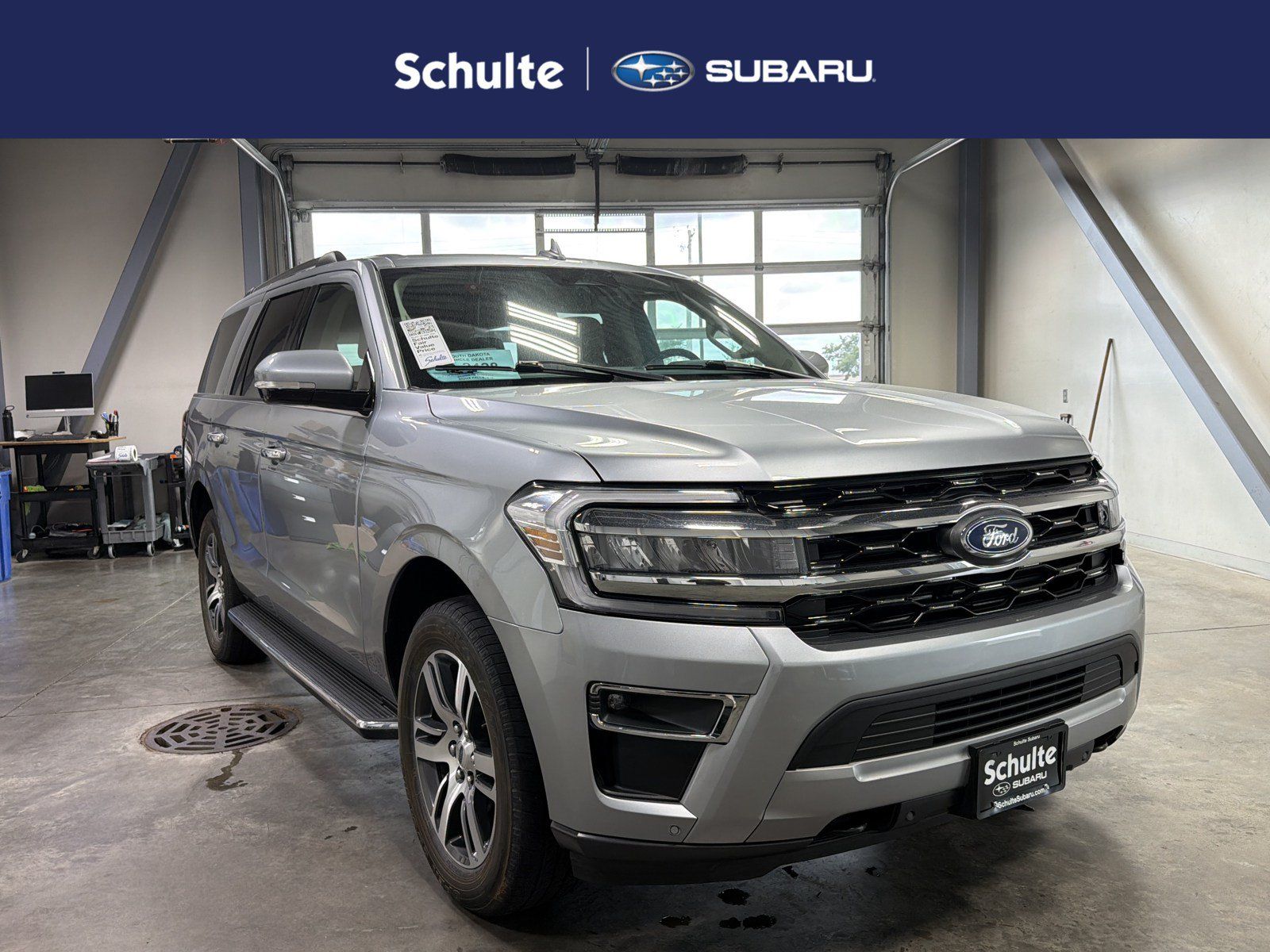 Used 2023 Ford Expedition Limited AWD/4WD image 1