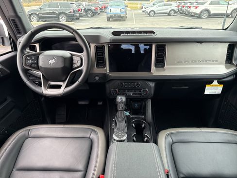 New 2025 Ford Bronco Outer Banks w/ Sasquatch Package image 8