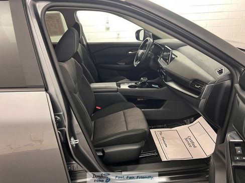 Used 2025 Nissan Rogue SV FWD image 38