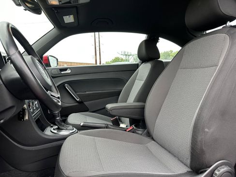 Used 2019 Volkswagen Beetle 2.0T FWD image 11