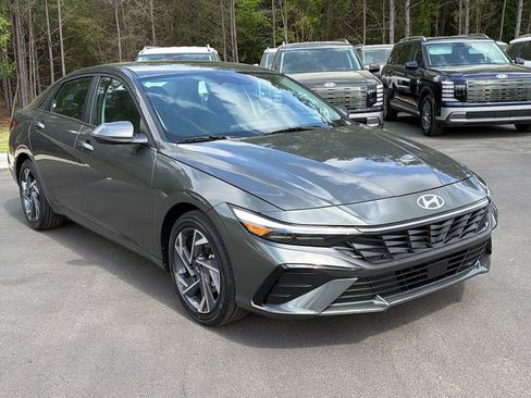 New 2026 Hyundai Elantra Limited image 4