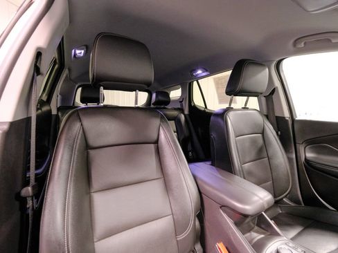 Used 2024 GMC Terrain SLT image 17