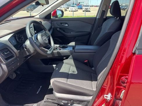 Used 2023 Nissan Rogue SV FWD image 7
