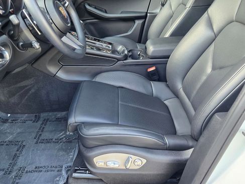Certified 2025 Porsche Macan w/ Premium Package Plus AWD/4WD image 25