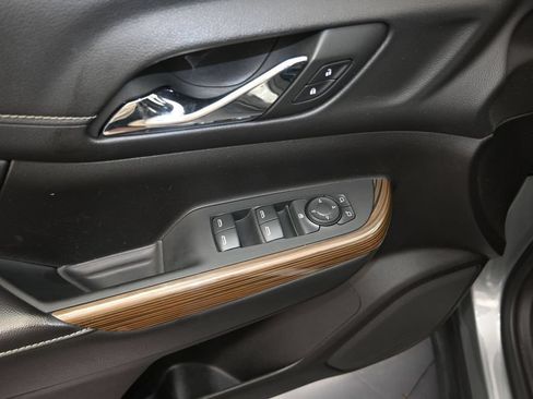 Used 2023 GMC Acadia SLE FWD image 11