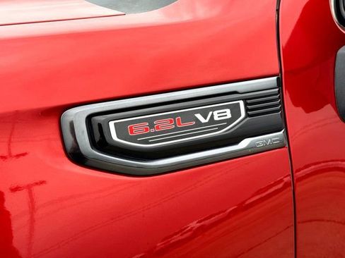 Used 2024 GMC Sierra 1500 AT4 w/ Technology Package AWD/4WD image 4