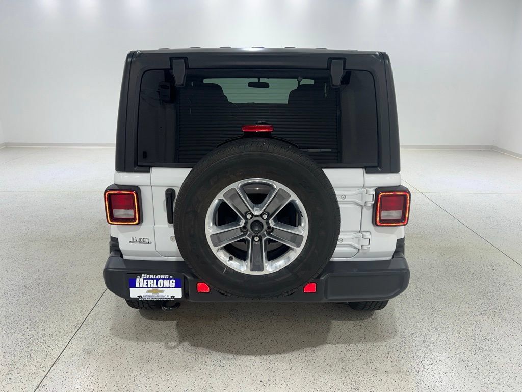 Used 2020 Jeep Wrangler Unlimited Sahara AWD/4WD image 4