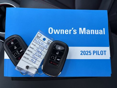 Used 2025 Honda Pilot Black Edition image 27