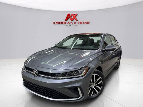 Used 2025 Volkswagen Jetta SE FWD image 1