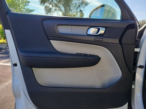 Used 2022 Volvo XC40 T4 Inscription w/ Protection Package image 18