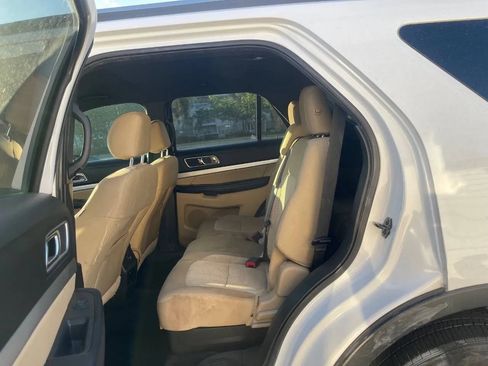 Used 2017 Ford Explorer XLT w/ Equipment Group 201A FWD image 24