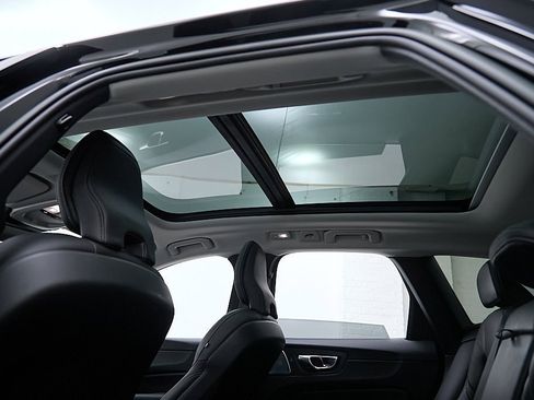 Certified 2023 Volvo XC60 B6 Ultimate w/ Protection Package Premier image 22