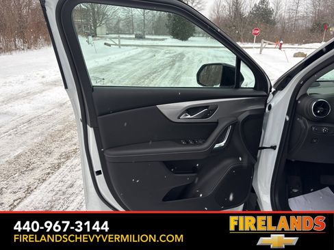 New 2025 Chevrolet Blazer LT w/ Midnight/Sport Edition image 9