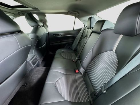 Used 2022 Toyota Camry SE w/ Cold Weather Package image 27